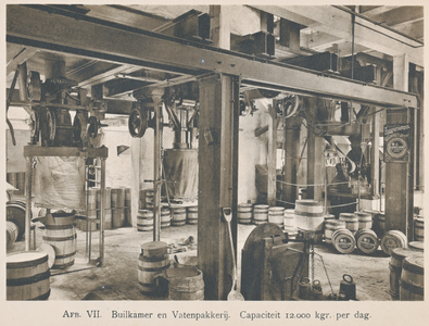 711163 Foto van de builkamer en vatenpakkerij van de firma Greve, Hogelanden O.Z. 1 te Utrecht.N.B. De foto is ...